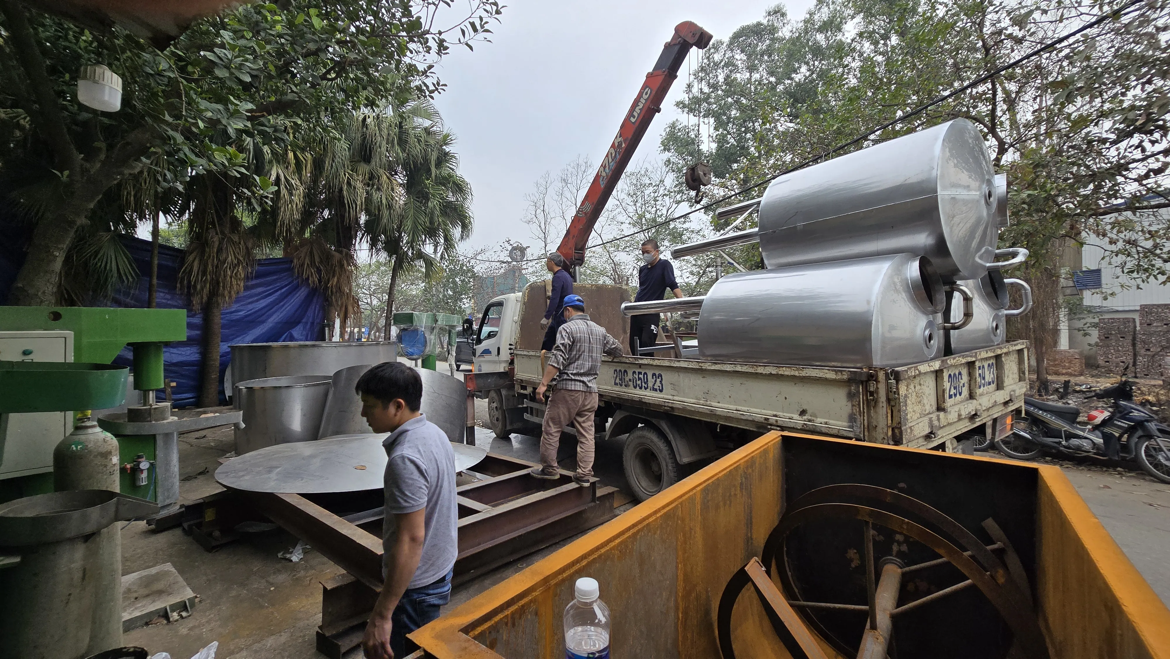 Khách hàng Hoàng Anh Tuấn đánh giá về sản phẩm Máy Khuấy Nước Giặt 3500 5000 Lít - Giải Pháp Sản Xuất Hiệu Quả Đáng Thử 0