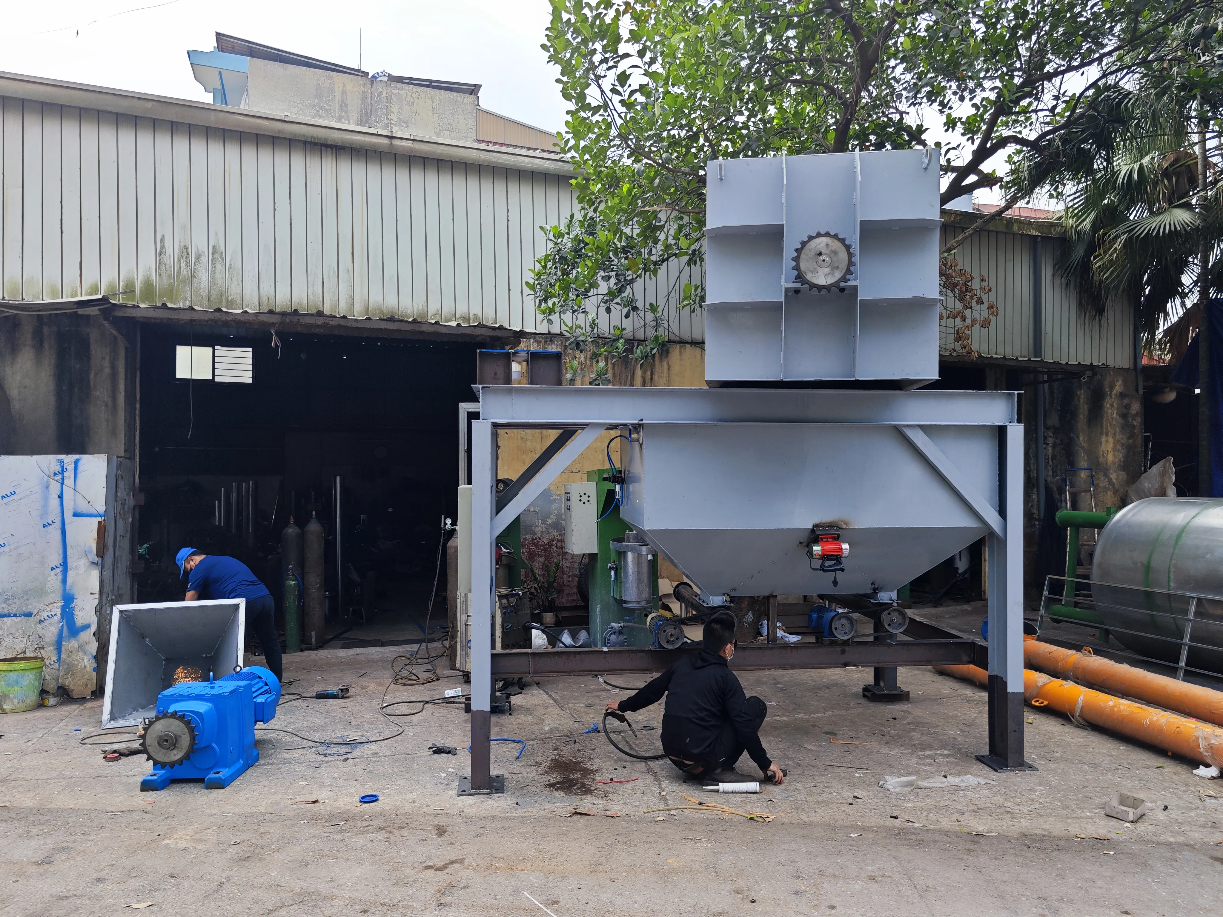 Khách hàng Hoàng Văn Vũ đánh giá về sản phẩm Máy trộn vữa khô 1000kg 0