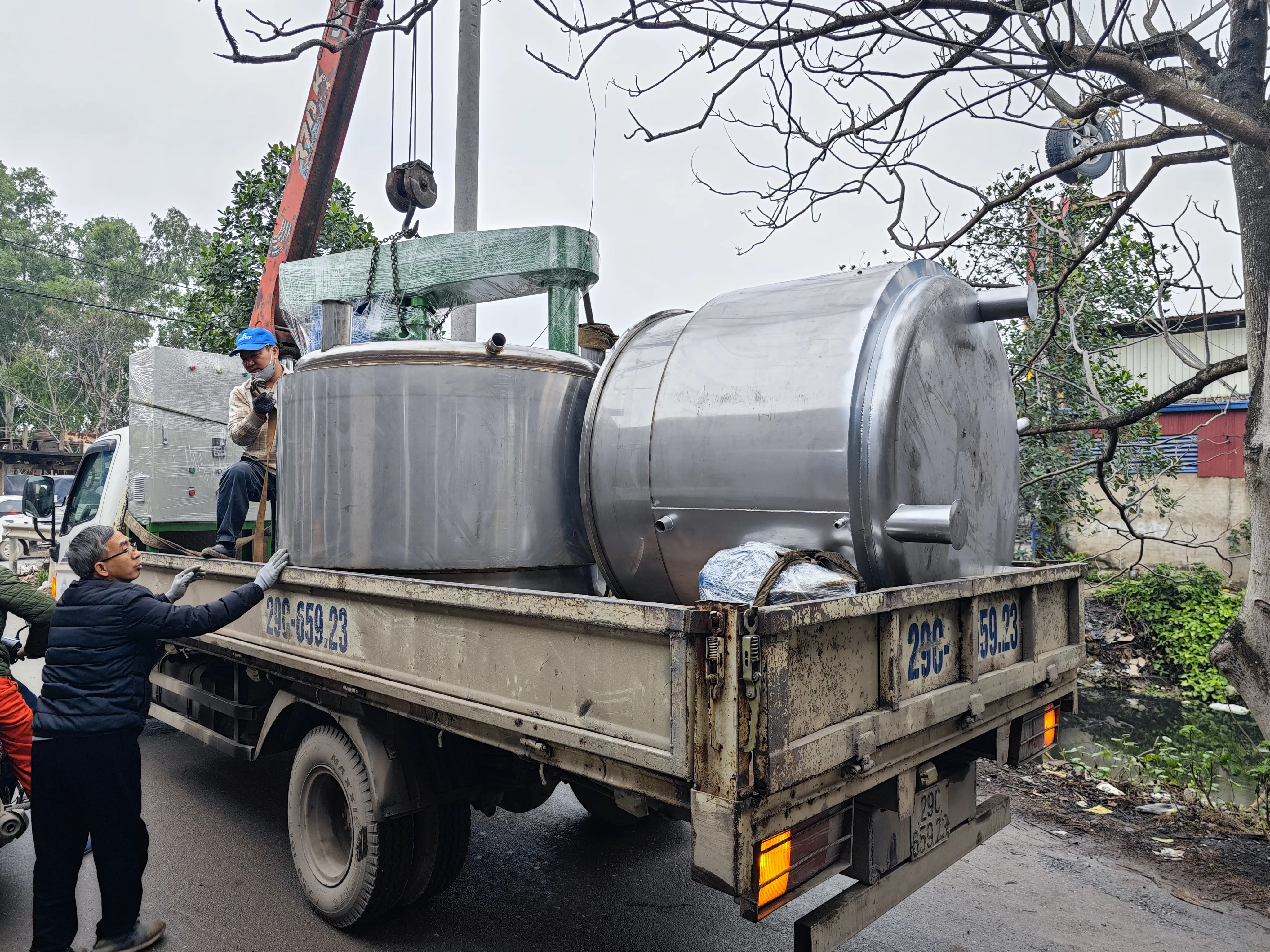 Khách hàng Vũ Xuân Hoàng đánh giá về sản phẩm Máy Khuấy 1500 lít 30kW - Công Suất Lớn, Hiệu Quả Cao cho Quy Mô Sản Xuất 1