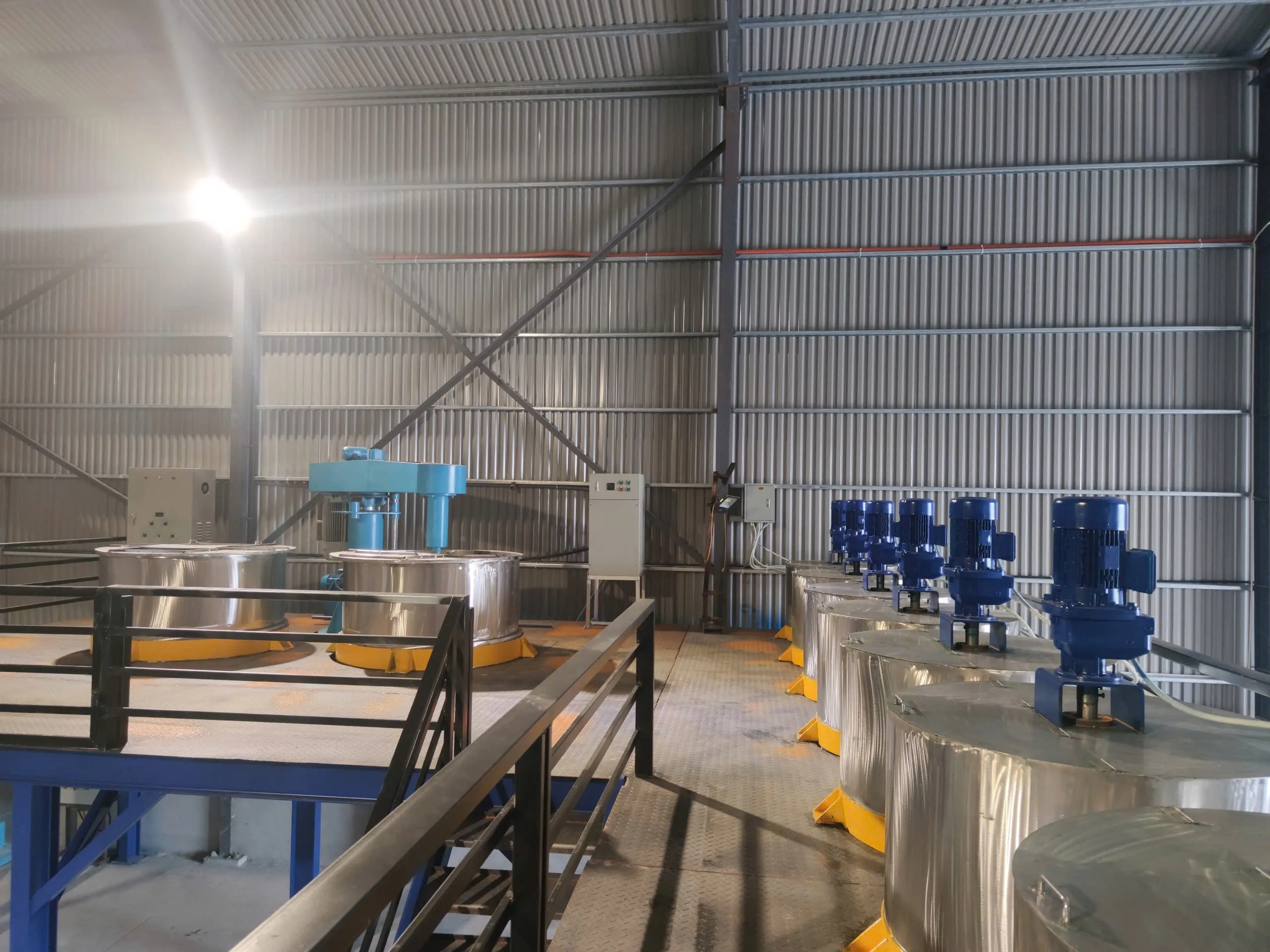 Khách hàng Nguyễn Duy Toàn đánh giá về sản phẩm Máy Khuấy Sơn Sàn Thao Tác 6000 Lít 110kW 0
