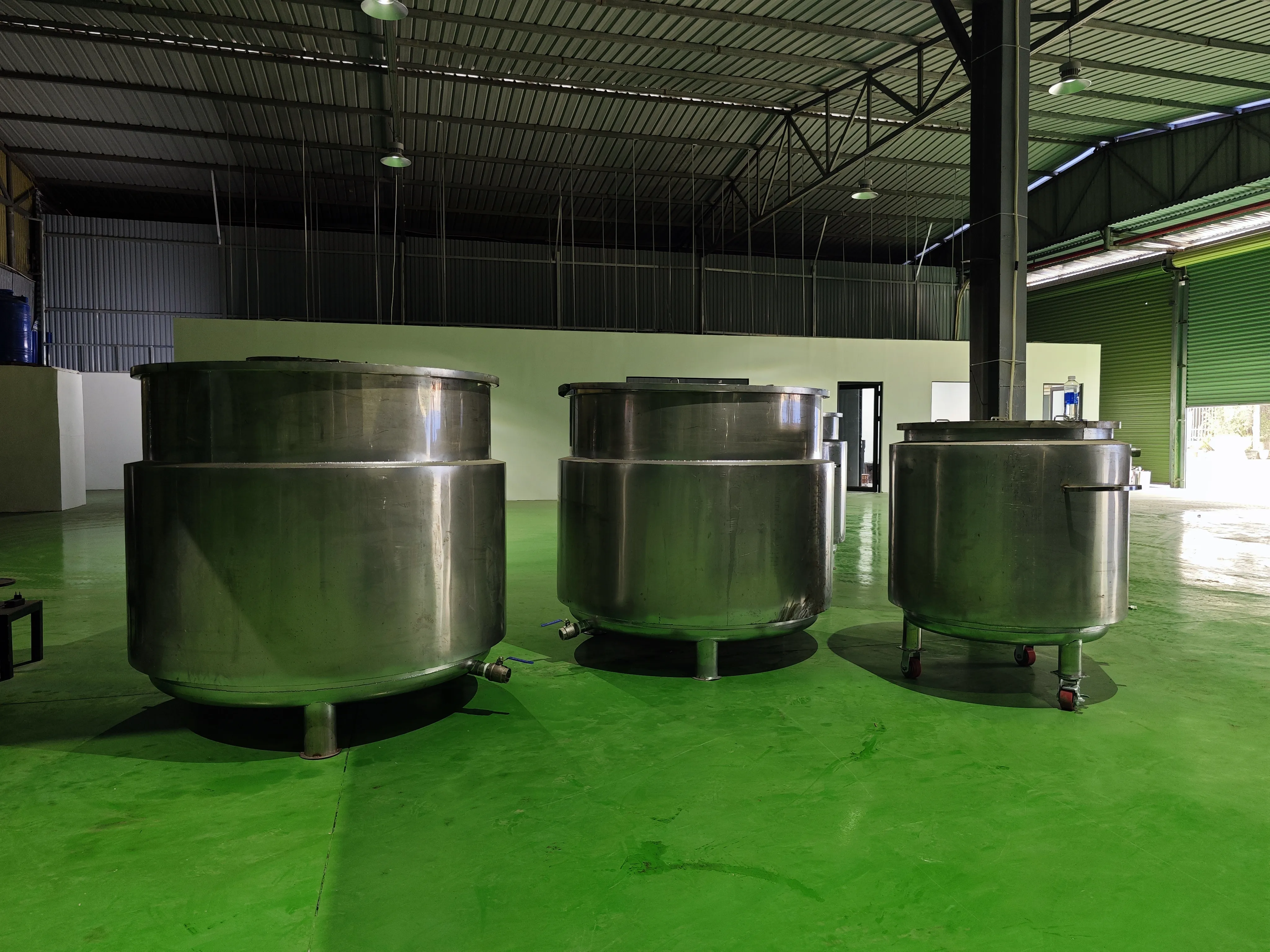 Khách hàng Nguyễn Duy Toàn đánh giá về sản phẩm Máy Khuấy Sơn Sàn Thao Tác 6000 Lít 110kW 2