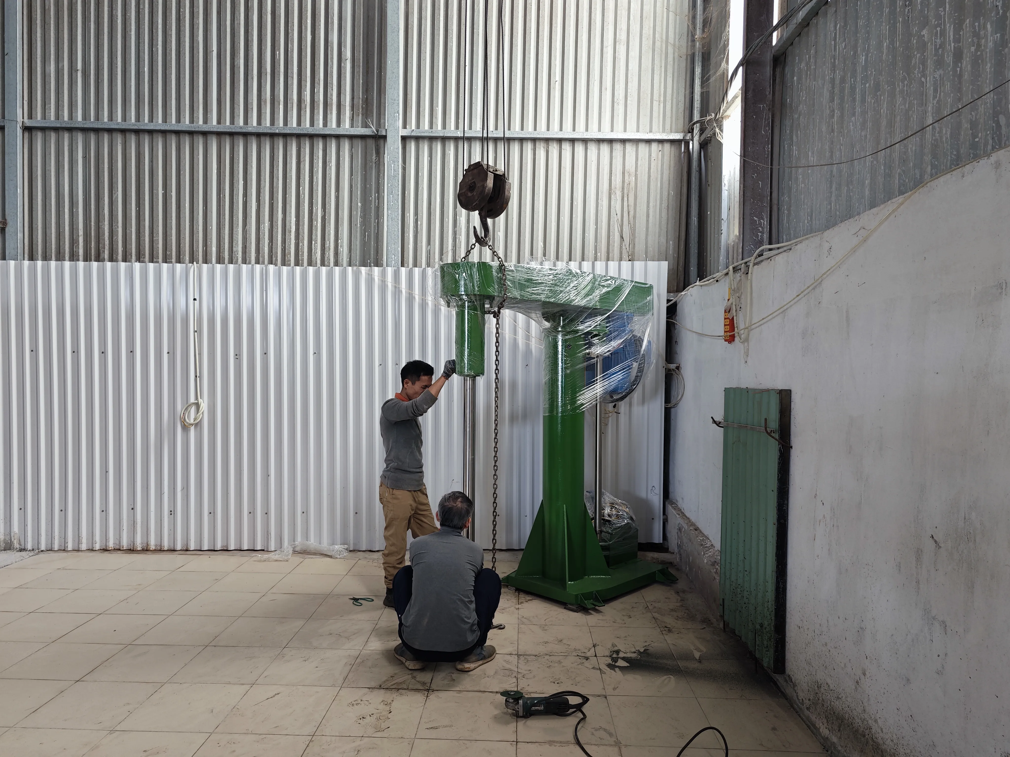 Khách hàng Huy Phúc đánh giá về sản phẩm Máy Khuấy 1000 Lít 22kW – Công Suất Mạnh Mẽ, Đảm Bảo Hiệu Quả Cao 3