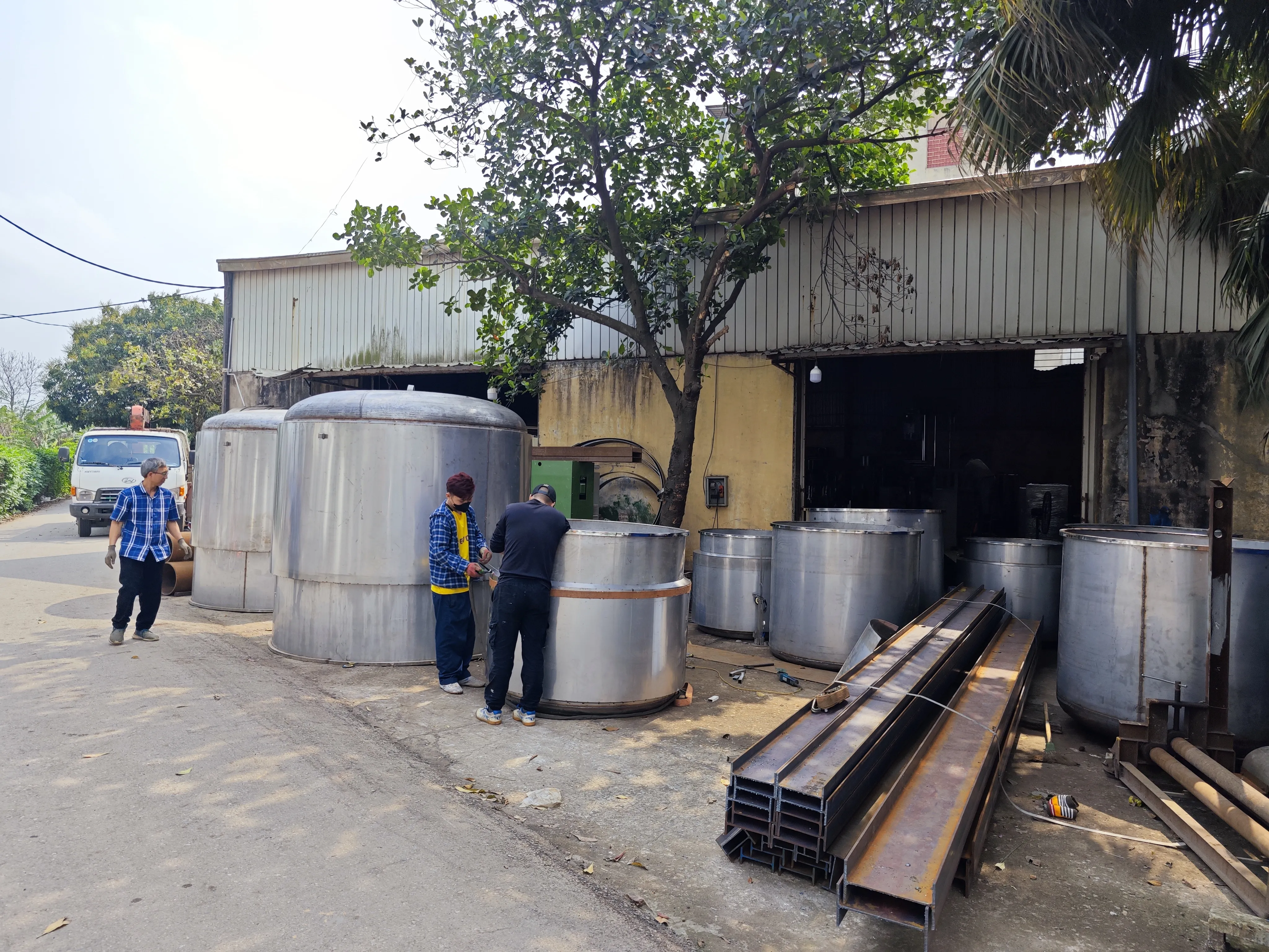 Khách hàng Hoàng Vũ Nhật Nam đánh giá về sản phẩm Bồn Khuấy Sơn 100 200 250 300 Lít - Đáp Ứng Mọi Quy Mô Nhà Máy 1