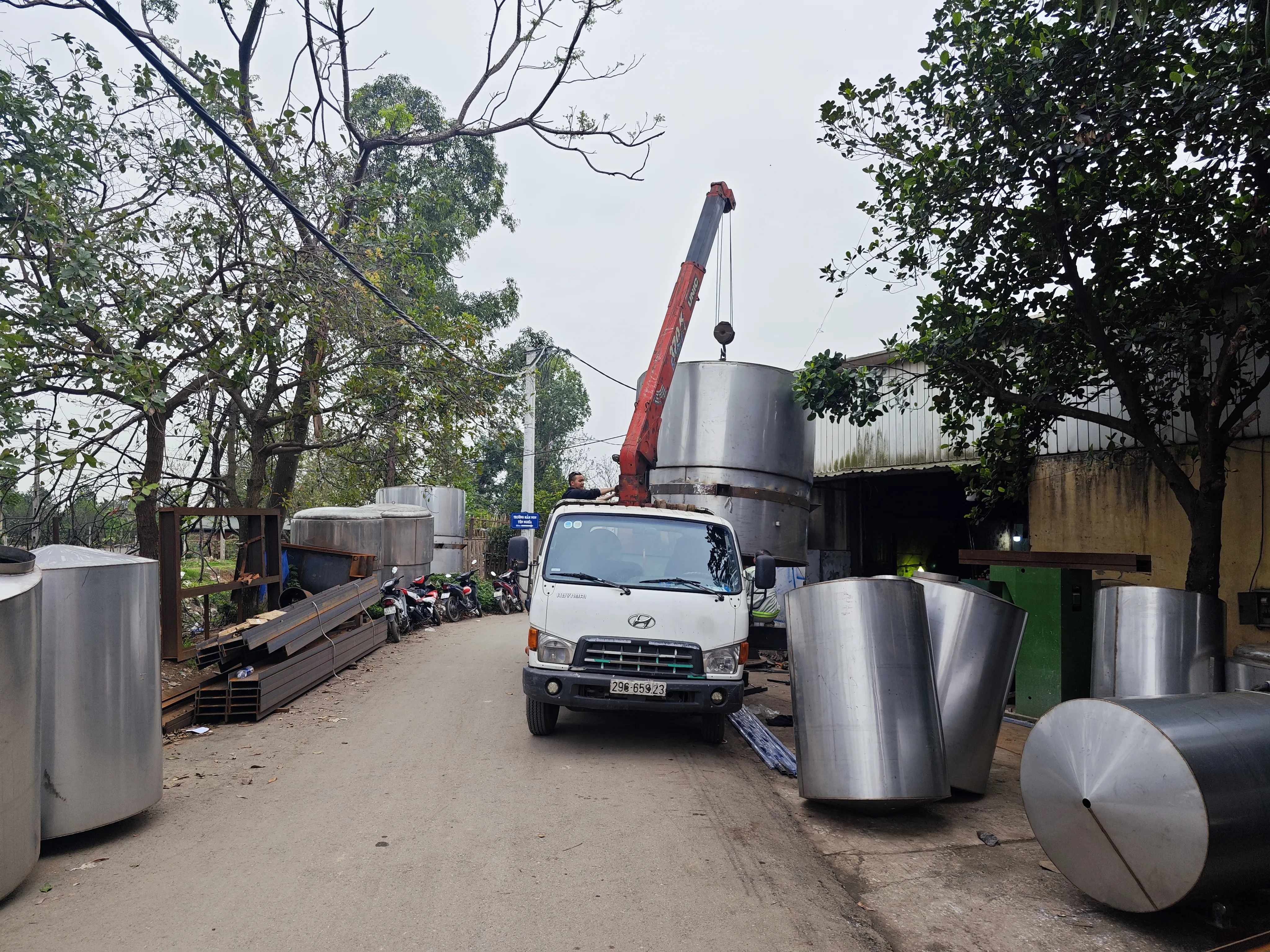 Khách hàng Hoàng Xuân Tuấn đánh giá về sản phẩm Máy Khuấy Sơn 10000 Lít 160kW - Giải Pháp Tối Ưu Sản Xuất Hiệu Quả 2