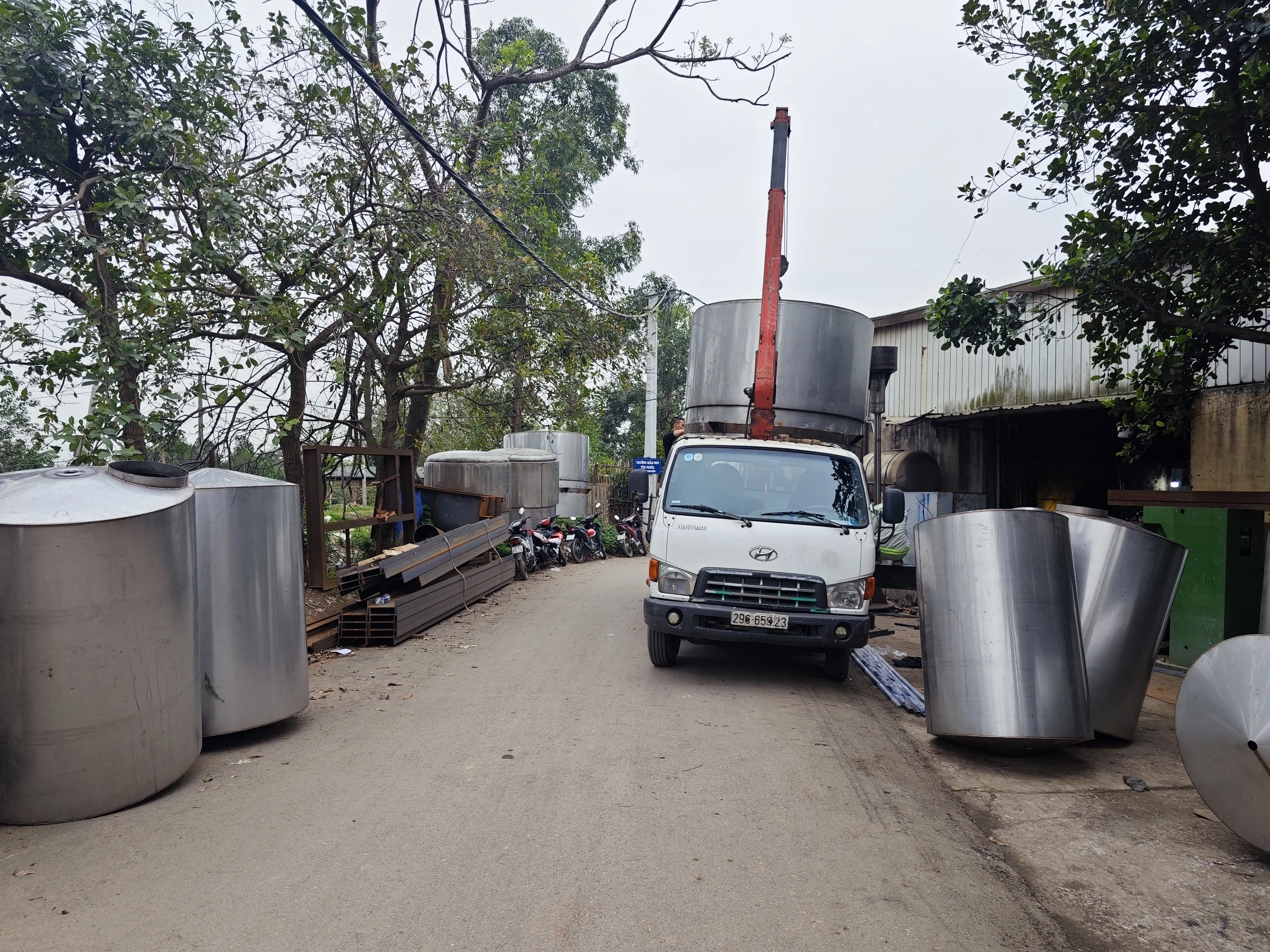 Khách hàng Hoàng Xuân Tuấn đánh giá về sản phẩm Máy Khuấy Sơn 10000 Lít 160kW - Giải Pháp Tối Ưu Sản Xuất Hiệu Quả 1