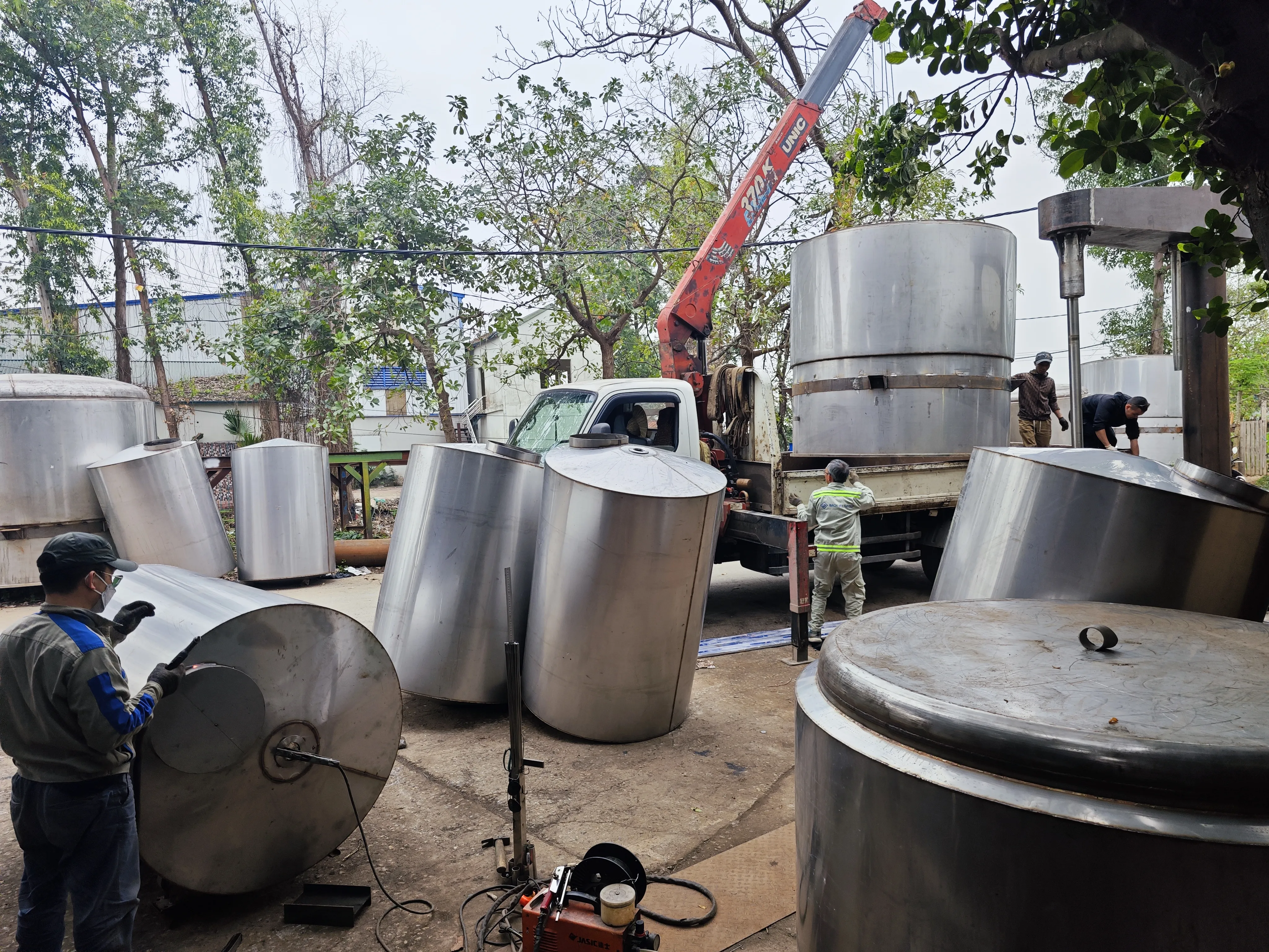 Khách hàng Hoàng Xuân Tuấn đánh giá về sản phẩm Máy Khuấy Sơn 10000 Lít 160kW - Giải Pháp Tối Ưu Sản Xuất Hiệu Quả 0
