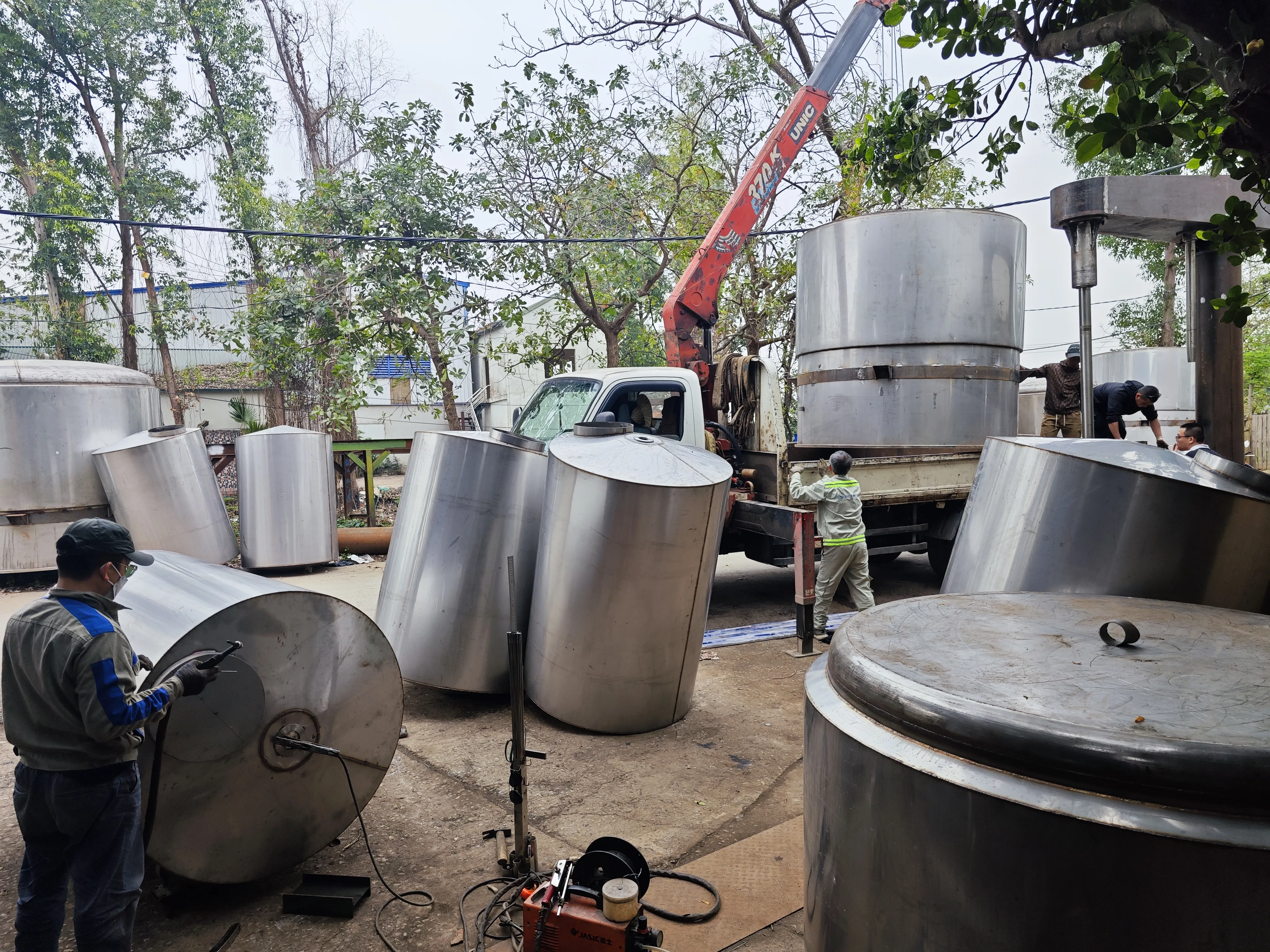 Khách hàng Nguyễn Hoàng Quân đánh giá về sản phẩm Tăng Hiệu Suất Sản Xuất Với Bồn Khuấy Trộn Hóa Chất Lỏng Hiện Đại 2
