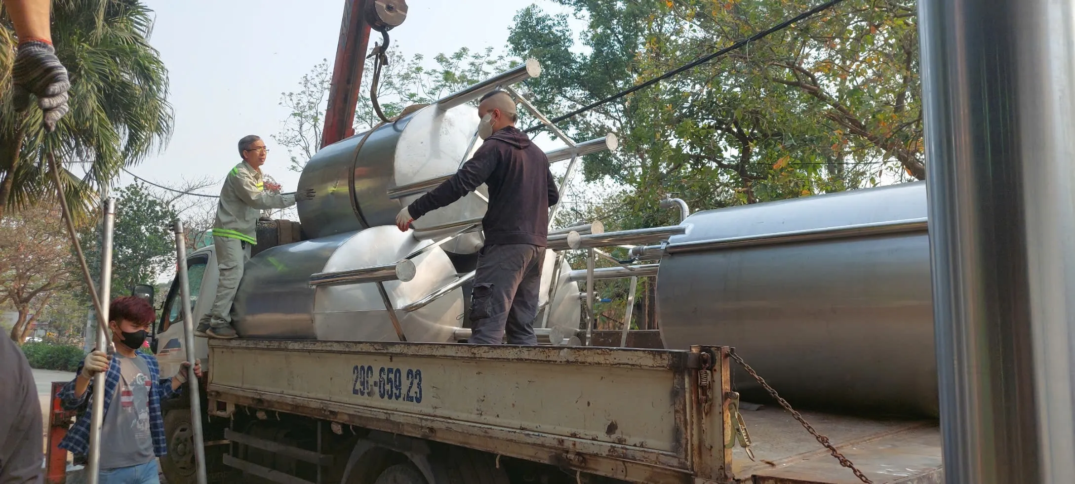 Khách hàng Hoàng Nhật Minh đánh giá về sản phẩm Máy Khuấy Nước Giặt 3500 5000 Lít - Giải Pháp Sản Xuất Hiệu Quả Đáng Thử 0
