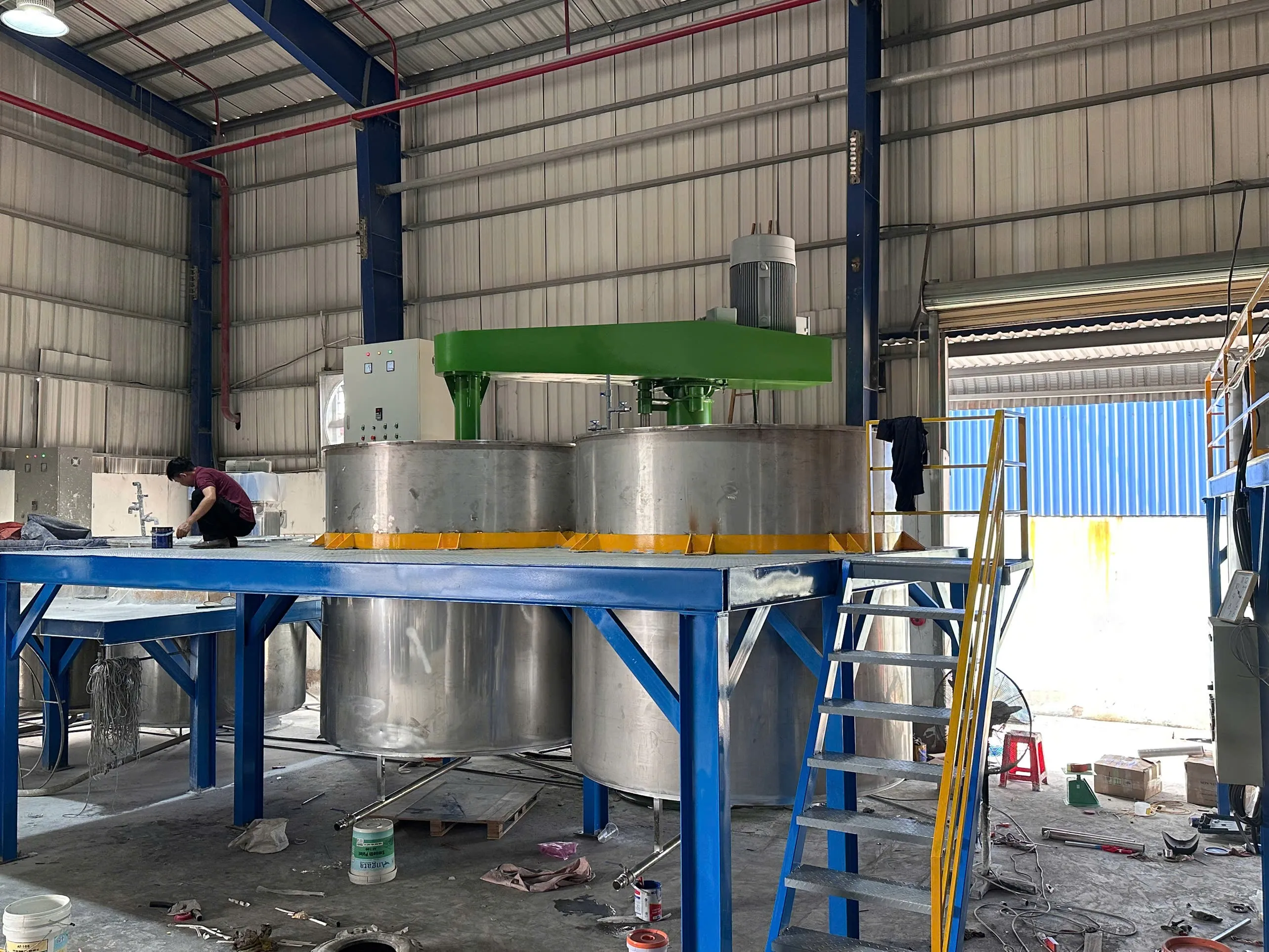 Khách hàng Phùng Đăng Dương đánh giá về sản phẩm Máy Khuấy Sơn Sàn Thao Tác 8000 Lít 145kW 2