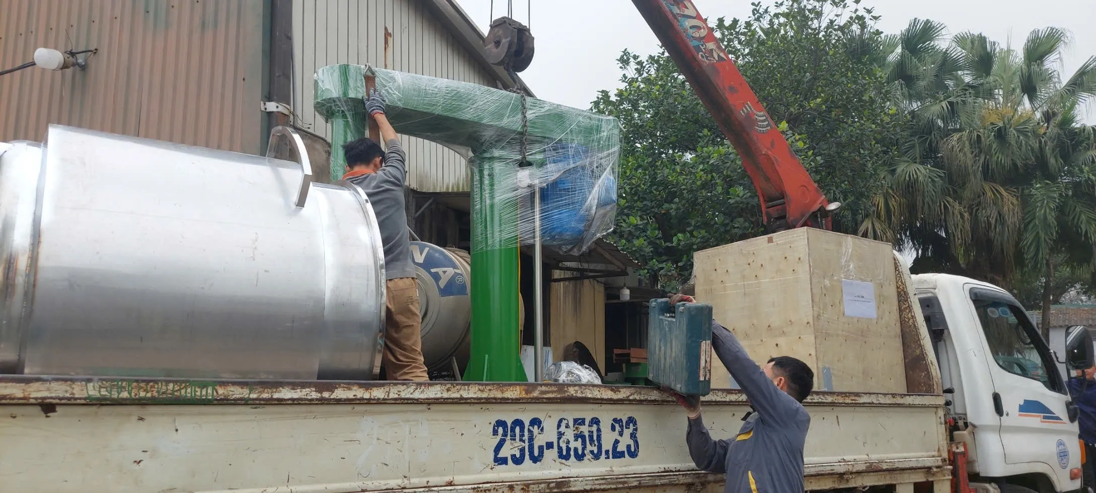 Khách hàng Nguyễn Long Vũ đánh giá về sản phẩm Máy Khuấy Sơn 3000 Lít 55kW Giải Pháp Khuấy Trộn Hoàn Hảo 2