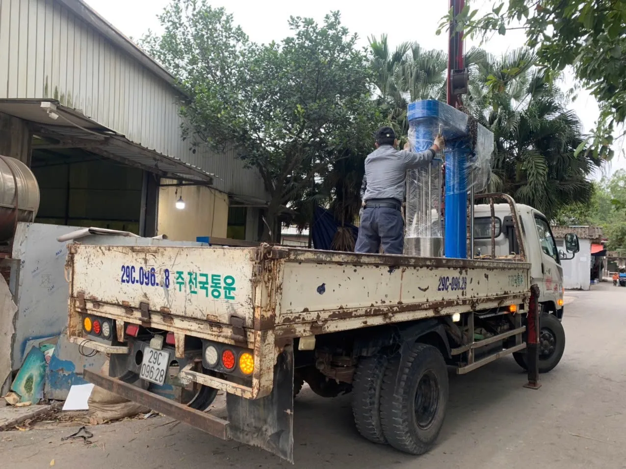 Khách hàng Xuân Hòa đánh giá về sản phẩm Máy Khuấy Keo Công Nghiệp 2000 Lít - Giải Pháp Tối Ưu Cho Doanh Nghiệp 2