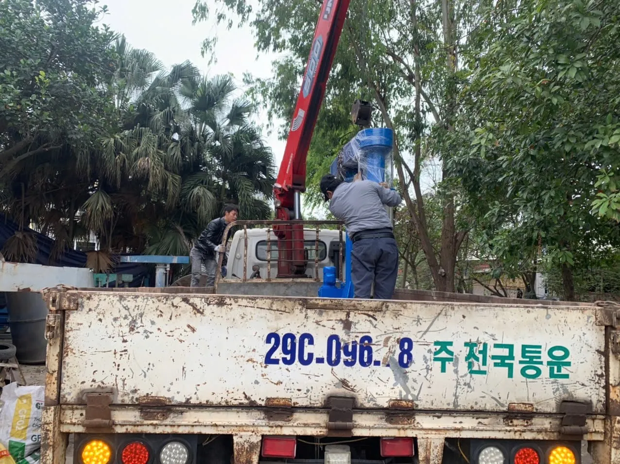 Khách hàng Xuân Hòa đánh giá về sản phẩm Máy Khuấy Keo Công Nghiệp 2000 Lít - Giải Pháp Tối Ưu Cho Doanh Nghiệp 1