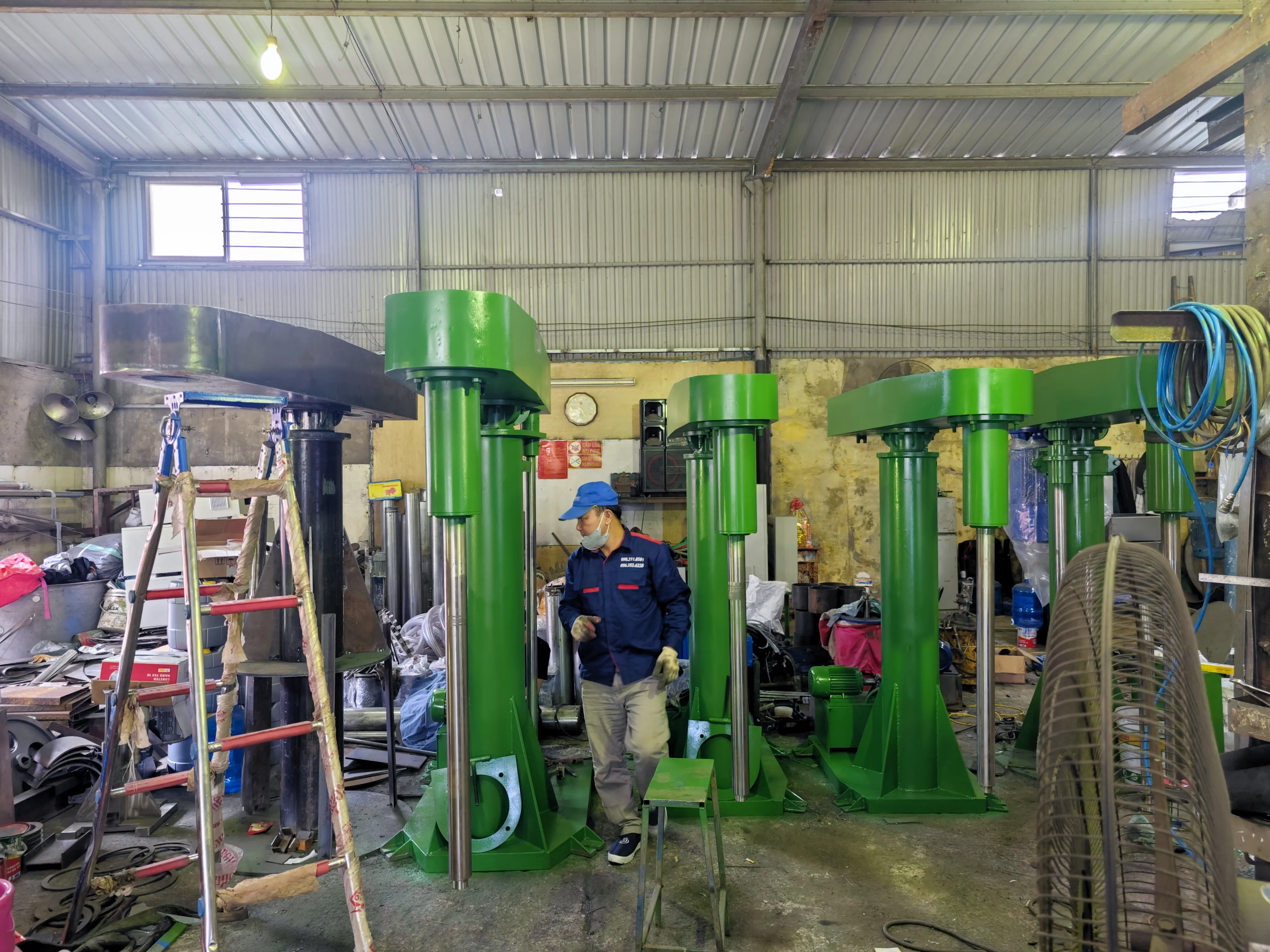 Khách hàng Hoàng Xuân Hà đánh giá về sản phẩm Máy Khuấy Keo Đặc 1500 Lít - Giải Pháp Chuyên Dụng Cho Nguyên Liệu Độ Nhớt Cao 1