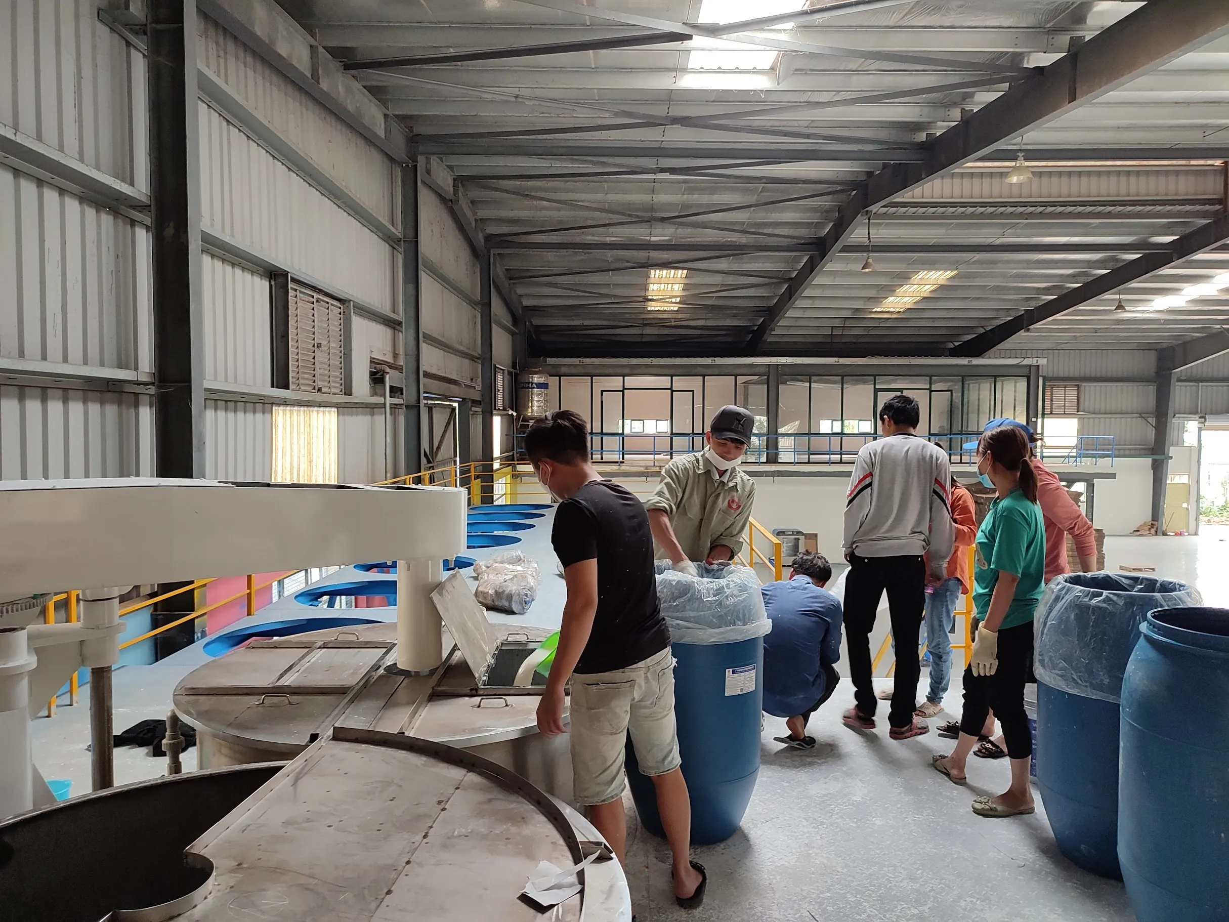 Khách hàng Nguyễn Văn Chung đánh giá về sản phẩm Giải Mã Máy Khuấy Sơn Sàn Thao Tác 3000 Lít 55kW | Chìa Khóa Nâng Cao Năng Suất 3