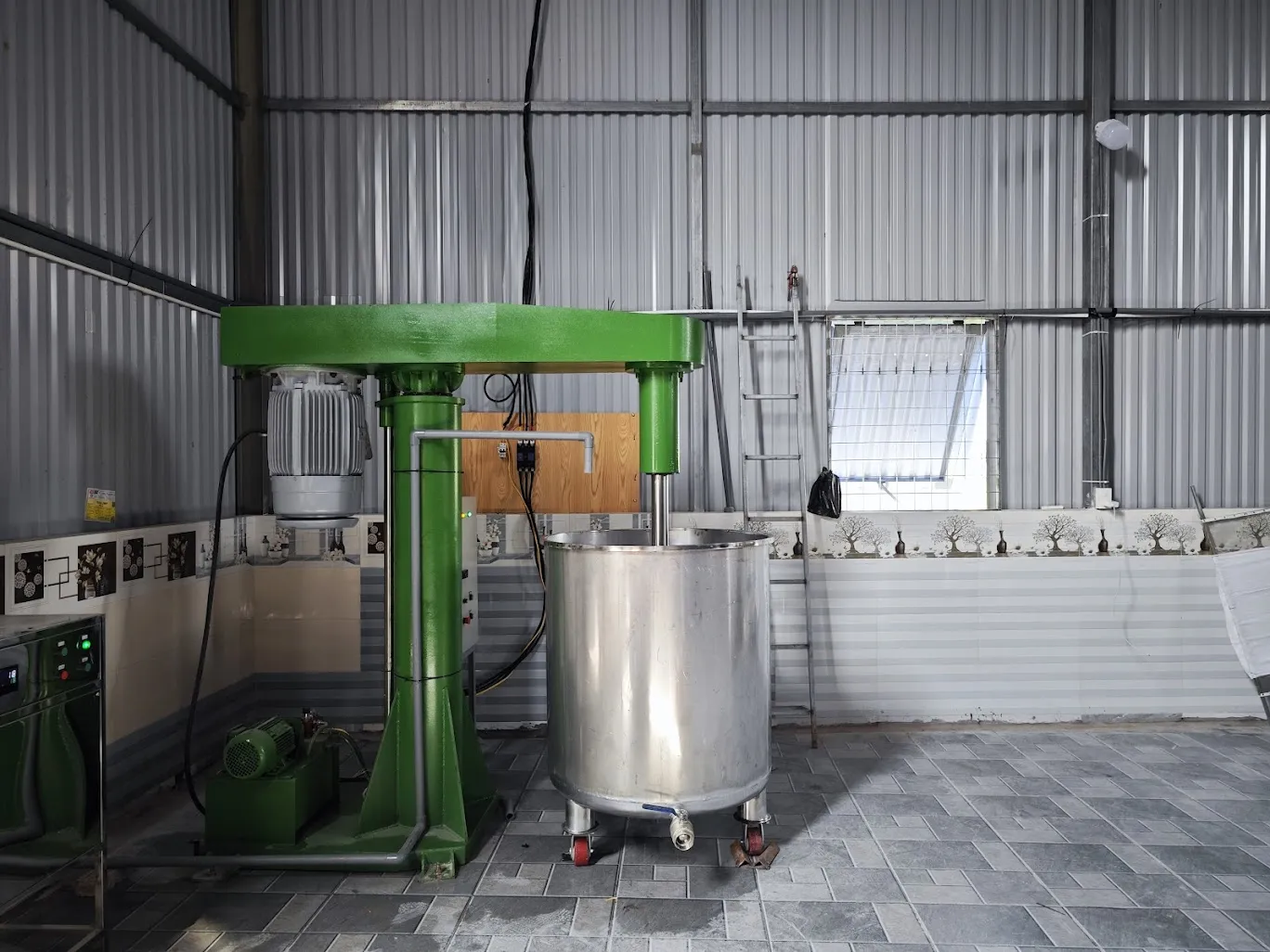 Khách hàng Hoàng Viết Tú đánh giá về sản phẩm Máy Khuấy 500 Lít 11kW – Giải Pháp Khuấy Trộn Nhanh Chóng 1