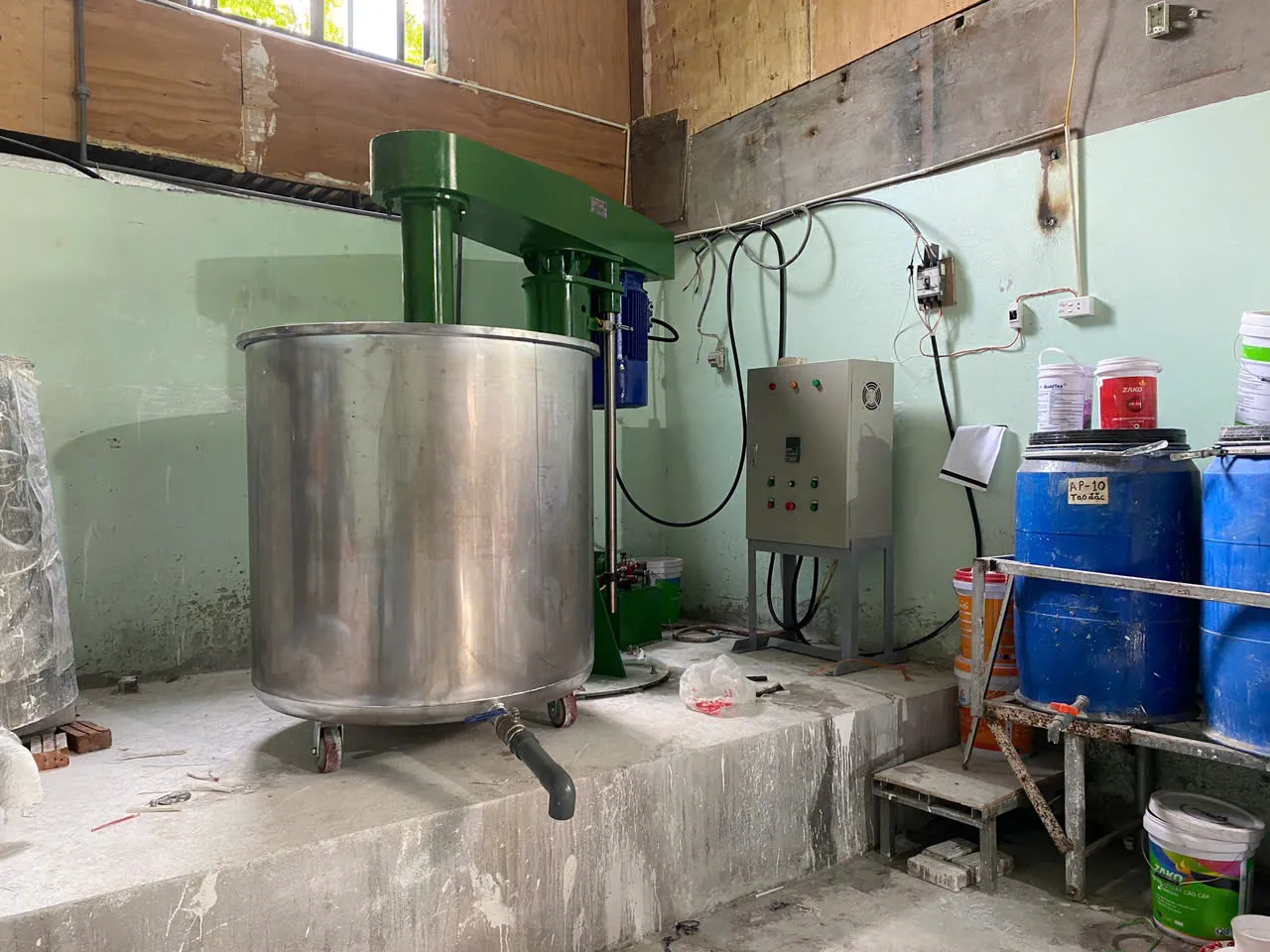 Khách hàng Trọng Bùi đánh giá về sản phẩm Máy Khuấy Sơn Tốc Độ Cao 4000 Lít - Giải Pháp Hiệu Quả Cho Quy Trình Sản Xuất Sơn 3