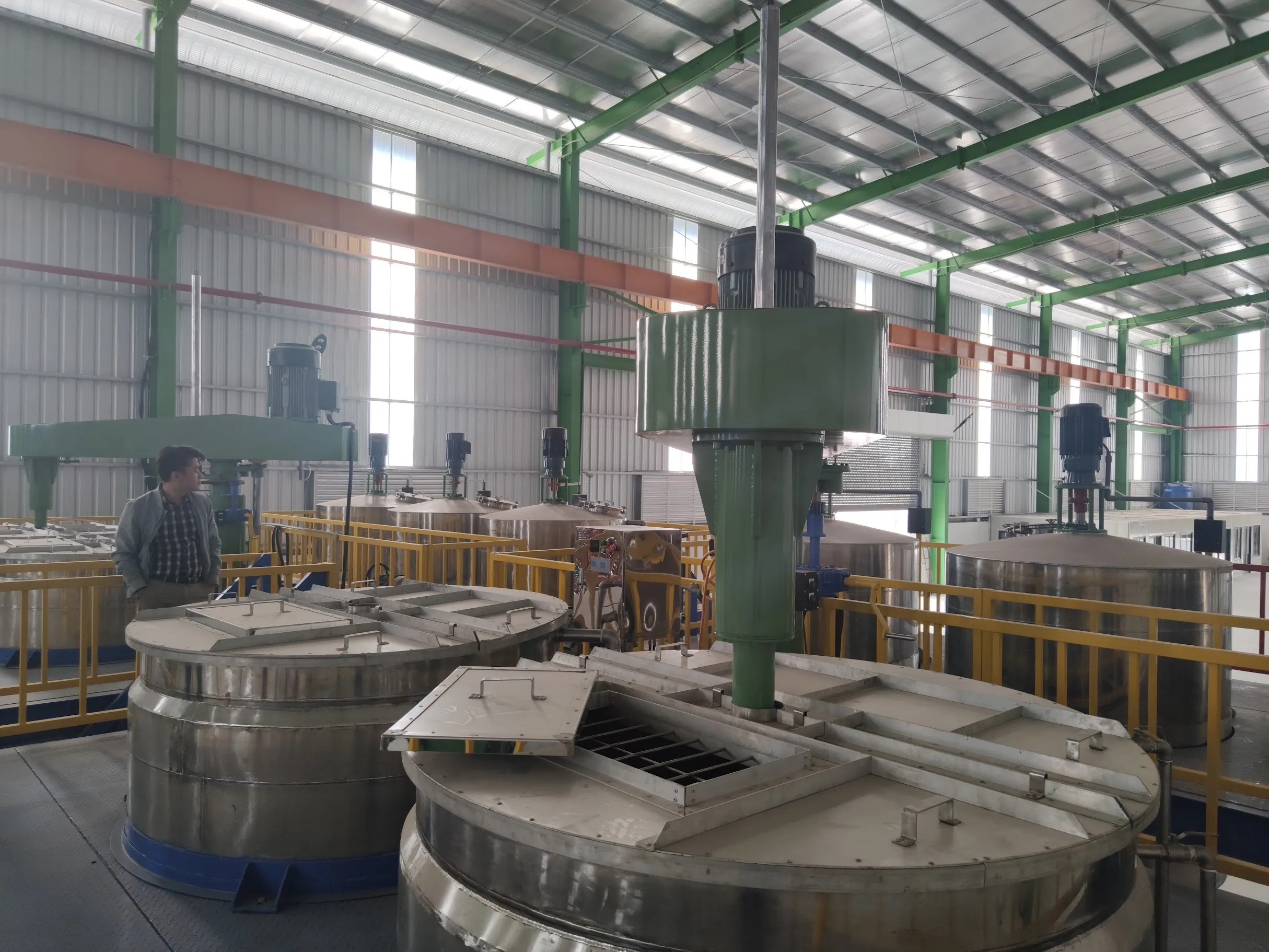 Khách hàng Nguyễn Quốc Kinh đánh giá về sản phẩm Máy Khuấy Sơn Sàn Thao Tác 2500 Lít 45kW | Giải Pháp Khuấy Sơn Hiệu Quả 1