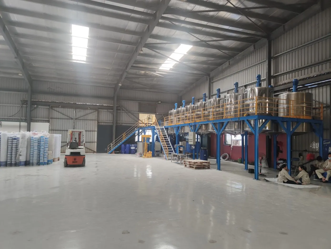 Khách hàng Nguyễn Văn Chung đánh giá về sản phẩm Giải Mã Máy Khuấy Sơn Sàn Thao Tác 3000 Lít 55kW | Chìa Khóa Nâng Cao Năng Suất 0