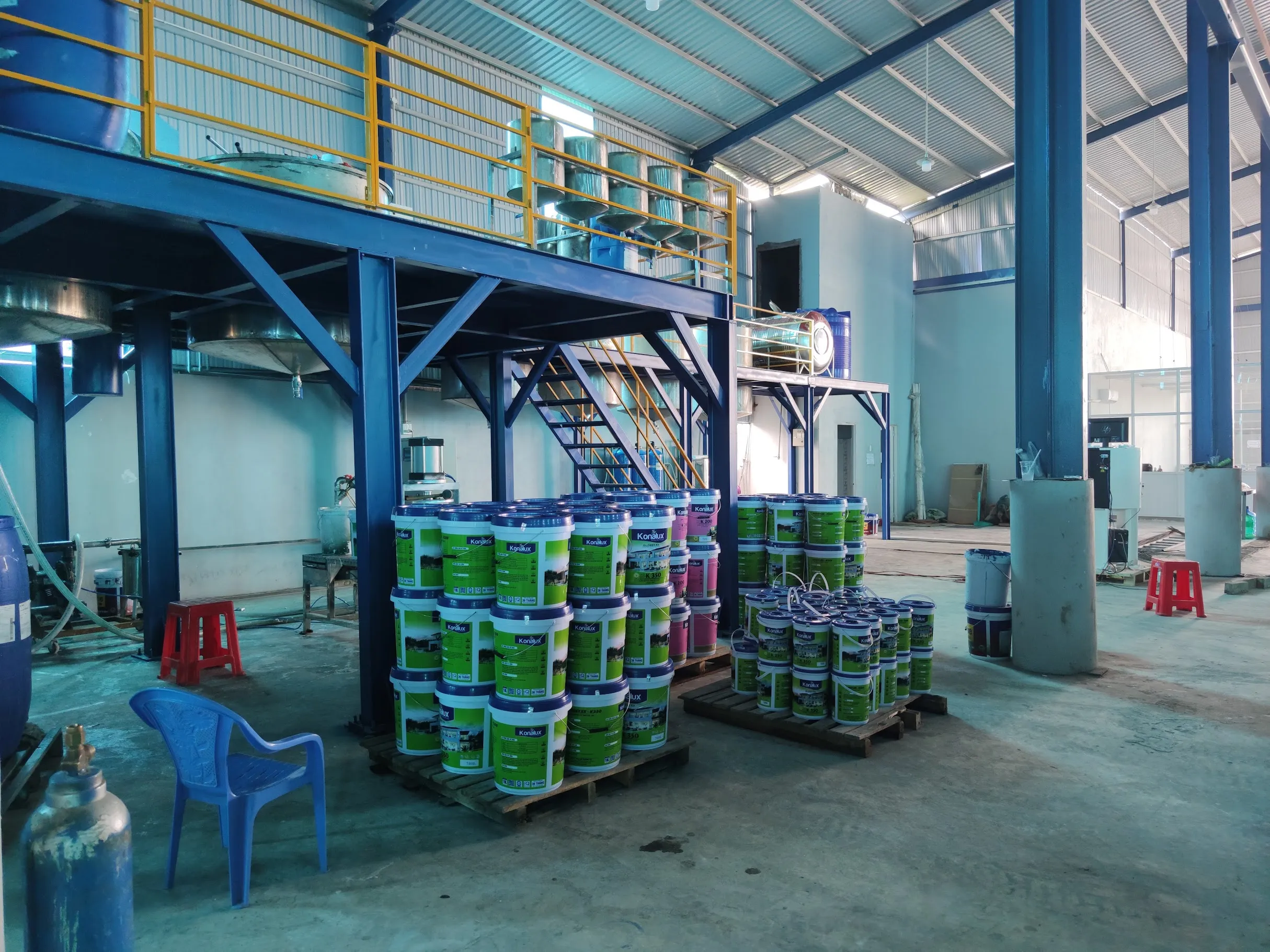 Khách hàng Nguyễn Quốc Kinh đánh giá về sản phẩm Máy Khuấy Sơn Sàn Thao Tác 2500 Lít 45kW | Giải Pháp Khuấy Sơn Hiệu Quả 2
