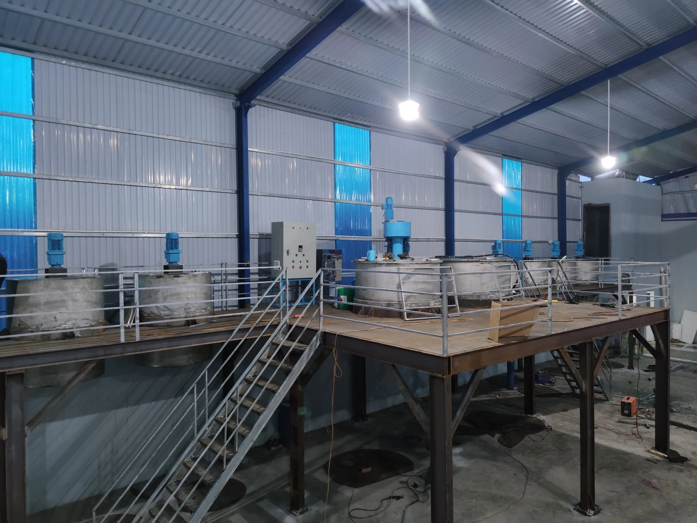 Máy Khuấy Sơn Sàn Thao Tác 2500 Lít 45kW | Giải Pháp Khuấy Sơn Hiệu Quả - Ảnh 1