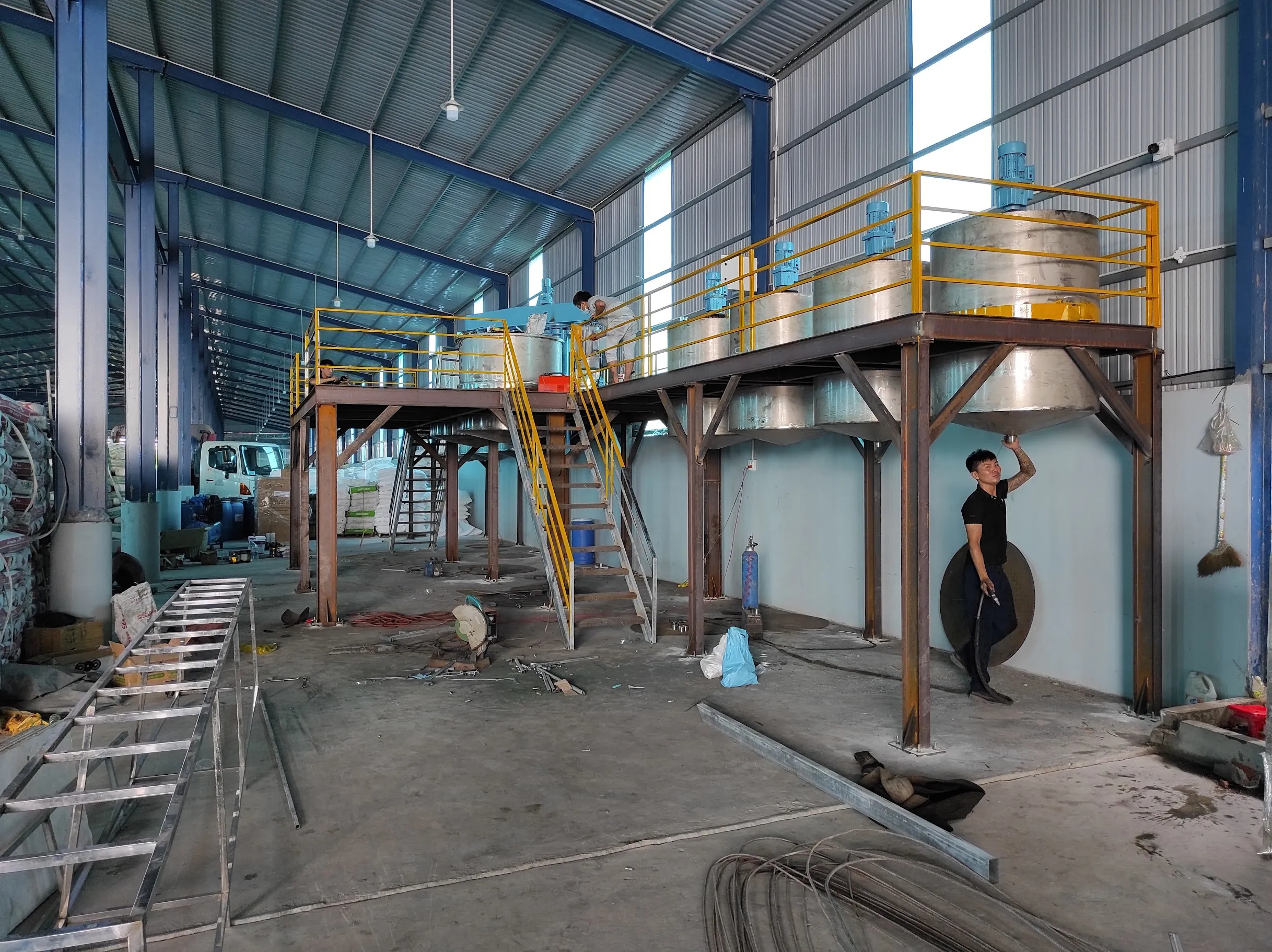Máy Khuấy Sơn Sàn Thao Tác 2500 Lít 45kW | Giải Pháp Khuấy Sơn Hiệu Quả - Ảnh 1