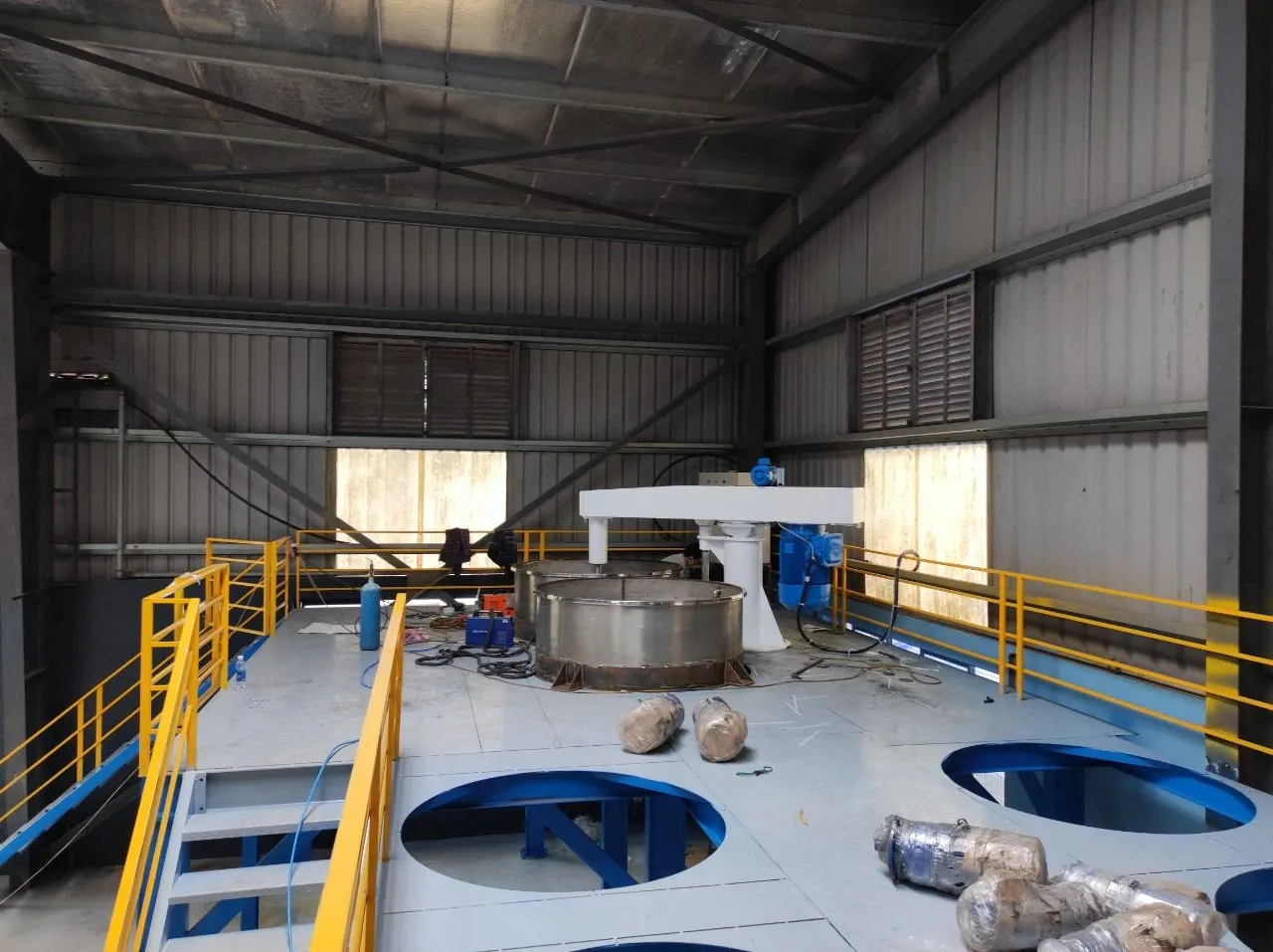 Giải Mã Máy Khuấy Sơn Sàn Thao Tác 3000 Lít 55kW | Chìa Khóa Nâng Cao Năng Suất - Ảnh 1
