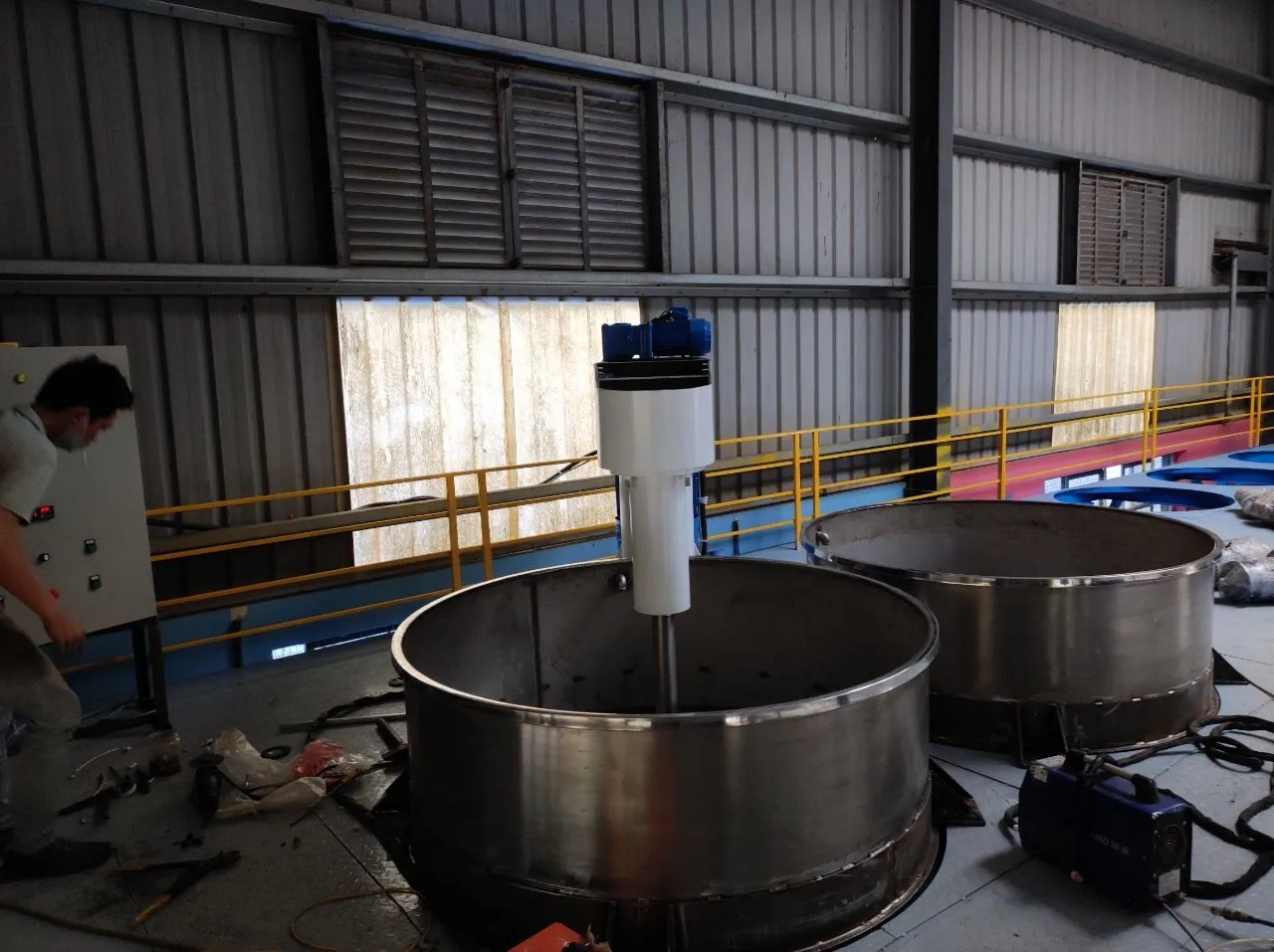Giải Mã Máy Khuấy Sơn Sàn Thao Tác 3000 Lít 55kW | Chìa Khóa Nâng Cao Năng Suất - Ảnh 1