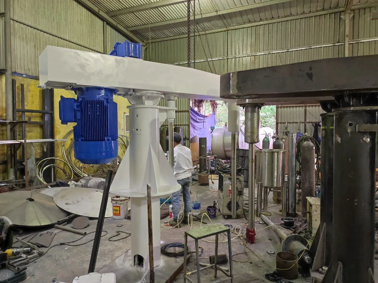 Giải Mã Máy Khuấy Sơn Sàn Thao Tác 3000 Lít 55kW | Chìa Khóa Nâng Cao Năng Suất - Ảnh 1