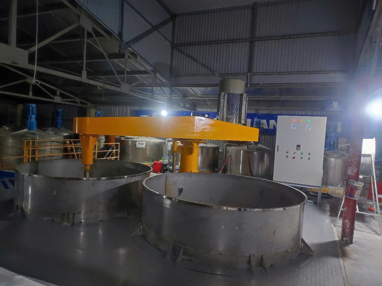 Máy Khuấy Sơn Sàn Thao Tác 8000 Lít 145kW - Ảnh 1