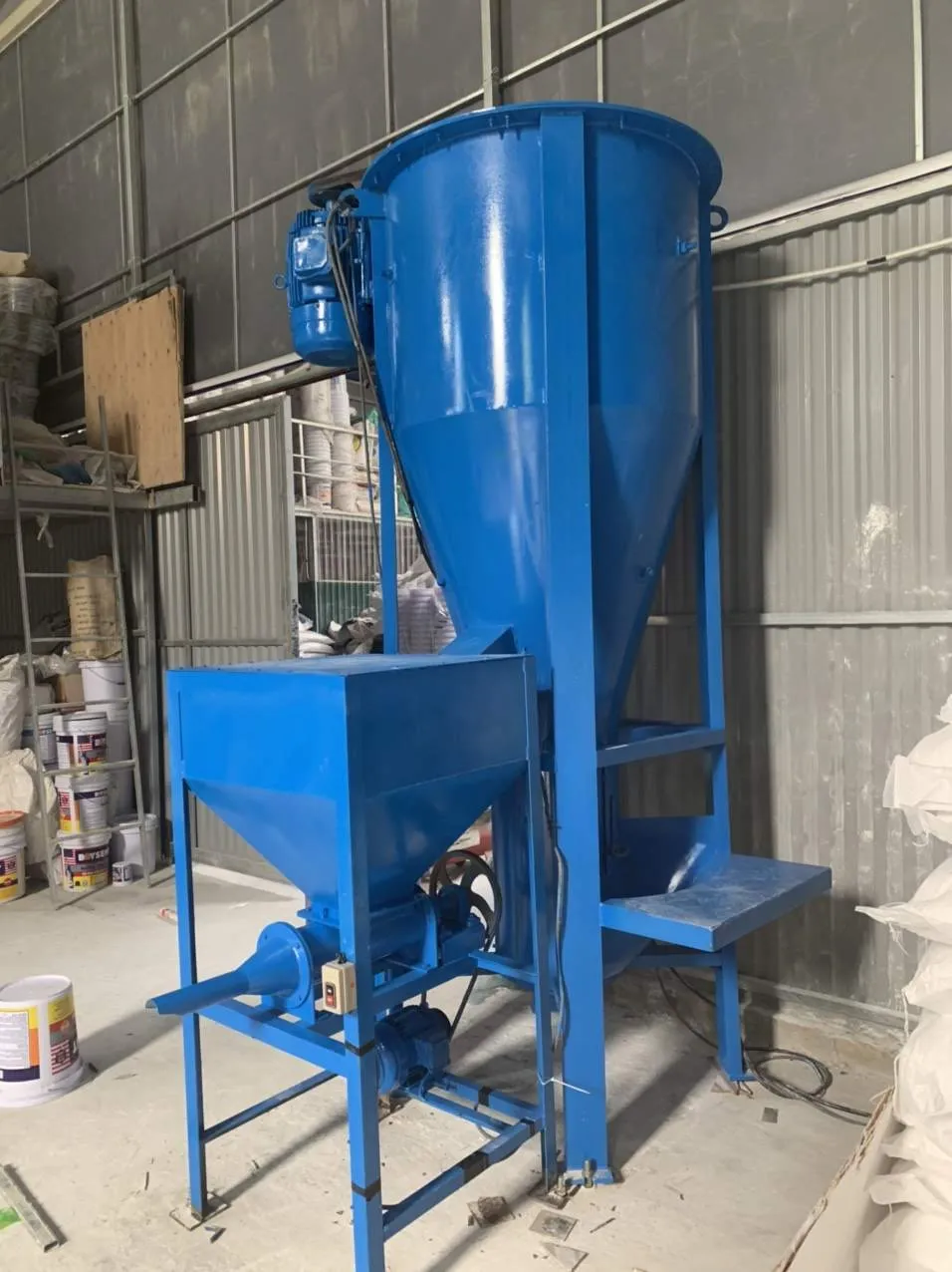 Tìm Hiểu Về Máy Trộn Bột Bả 1000Kg 25 Bao Chi Tiết - Ảnh 1