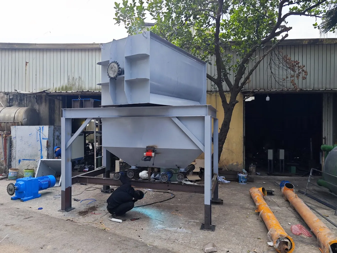 Tối Ưu Hiệu Suất Với Máy Trộn Bột Bả Ngang 2000kg Vít Tải Liệu - Ảnh 1